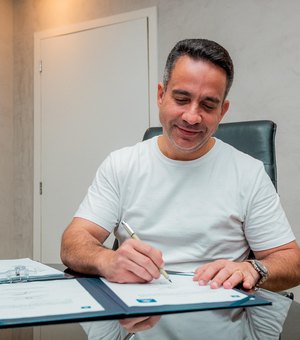 Paulo Dantas assina contrato para construção de 736 moradias no Benedito Bentes