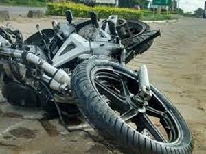 Motos colidem próximo ao Corpo de Bombeiros na AL 101 Norte