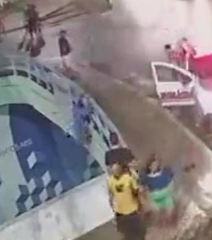 Vídeo mostra momento que homem pula de viaduto e morre após ser atropelado em Maceió
