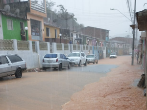 [Vídeo] Rio Jacuípe transborda e deixa população de cidade ribeirinha em alerta