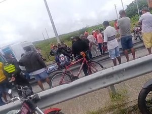 Motociclista fica ferido após colidir na traseira de van em Delmiro Gouveia