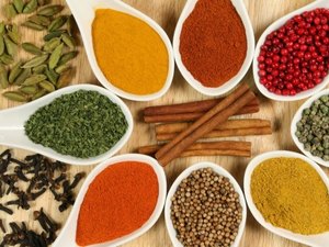 Conheça cinco substitutos para o sal na sua dieta