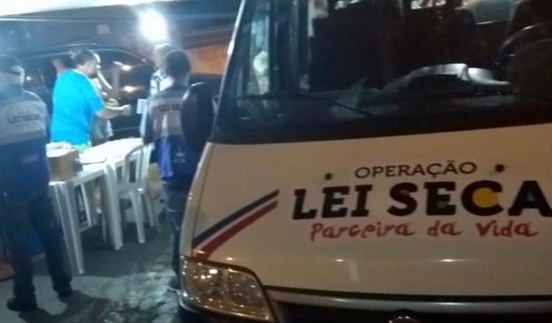 Lei Seca autua 60 motoristas e flagra outros oito inabilitados em Maceió