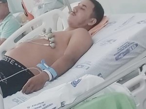 Família faz apelo para custear cirurgia de jovem que fraturou vértebra após grave acidente de moto em Arapiraca