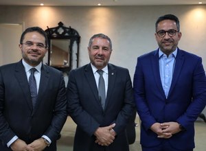 PGJ Márcio Roberto se reúne com Dantas e Marcelo Victor para discutir orçamento do MPAL para 2024