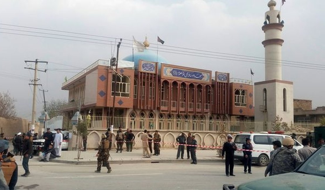 Atentado suicida contra mesquita no Afeganistão deixa ao menos 27 mortos