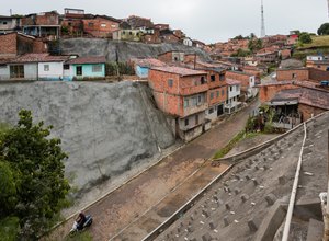 Contenção de encostas transforma a vida dos moradores da Grota do canal 5, no Jacintinho