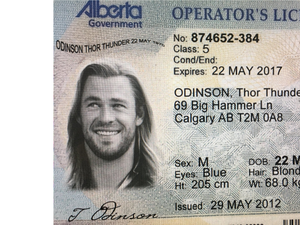 Canadense usa 'dados' de Thor e cria documento falso para comprar maconha