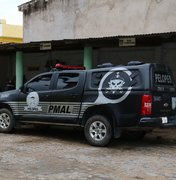 Dupla rouba carro em plena luz do dia em Arapiraca