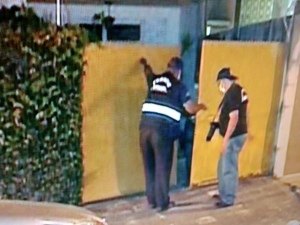 Corpo encontrado enrolado em cobertor pode ter sido apedrejado, diz polícia