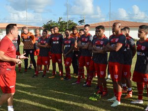 Técnico Doriva se apresenta e comanda seu primeiro treino do CRB