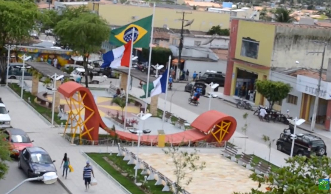 Machismo? Prefeito manda dona de casa calar a boca após ser cobrado por promessas não cumpridas