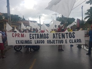 Mutange: moradores fazem protesto na porta da Braskem 