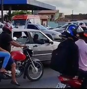 [Vídeo] Colisão entre duas motocicletas deixa uma pessoa ferida na AL-220 em Arapiraca