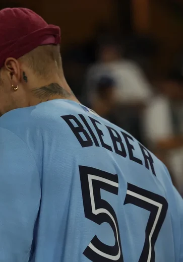 Justin Bieber fala sobre dor, fé e transformação em desabafo no Natal