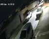 Câmera flagra furto de portão de ferro durante a madrugada na Jatiúca