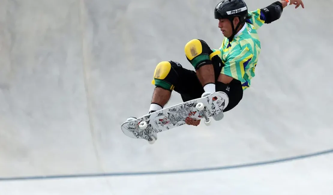 Augusto Akio supera Pedro Barros por décimos e garante bronze para o Brasil no skate