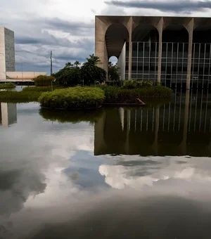 Itamaraty nega vistos e barra 'missão eleitoral' do governo Trump no Brasil