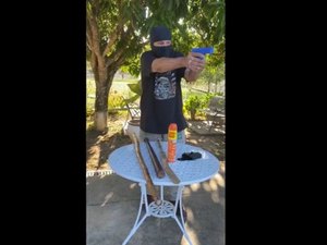 Roberto Jefferson mostra armas e afirma que 'irmão patriota' tem que reagir contra fechamento de igrejas