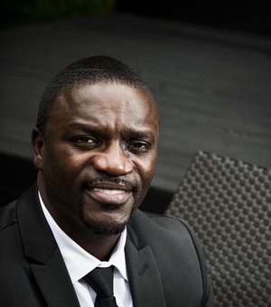Após música com Anitta, Akon faz show no Brasil e diz gostar da cultura e das mulheres de SP
