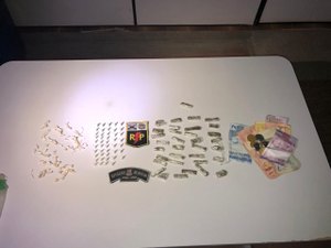Homem é preso com drogas em matagal de Arapiraca