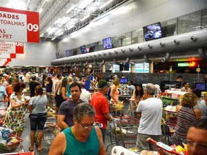 Inflação para famílias com renda mais baixa cai de 1,22% para 0,19%