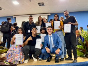 Caio Bebeto celebra qualificação de 360 jovens pelo Programa Emprega Jovem em Maceió