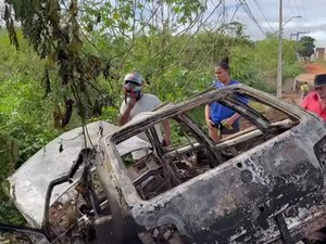 Após barulho de tiros, moradores encontram carro carbonizado em estrada vicinal de Arapiraca