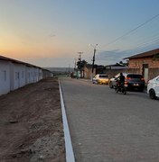 [Vídeo] Prefeito Luciano Barbosa entrega 25 ruas pavimentadas em área carente da cidade