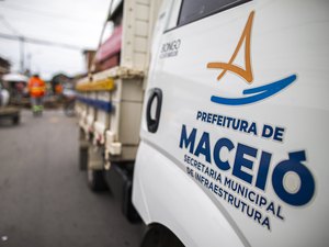 Obra interdita alça do viaduto da Avenida Álvaro Calheiros neste domingo (16)