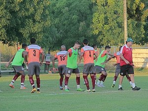 VICA relaciona 19 atletas para jogo em Arapiraca