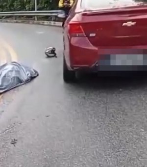 Motociclista morre ao perder o controle e colidir contra carro no Barro Duro, em Maceió