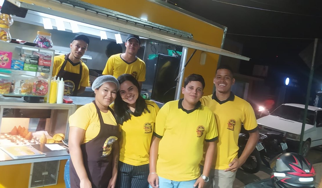 Após grande repercussão na internet, empreendedora entra em acordo e continua com Food Truck na Praça do Queijeiro