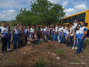 Estudantes da rede municipal de Arapiraca promovem rearborização e consciência ambiental