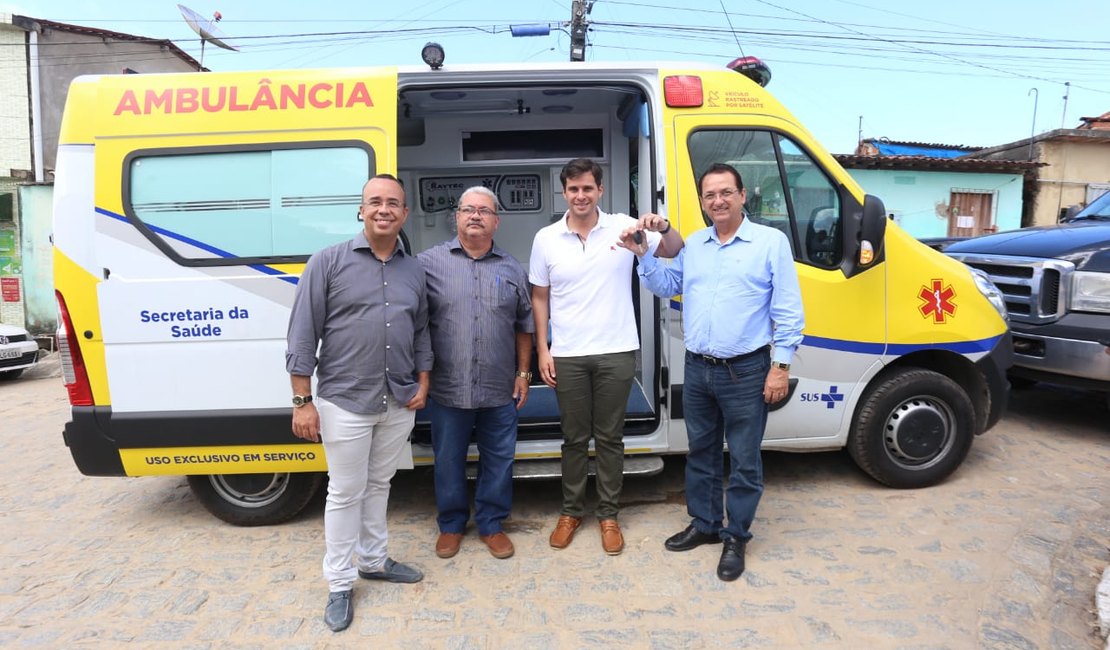 Prefeitura de Marechal Deodoro recebe nova ambulância do Governo do Estado
