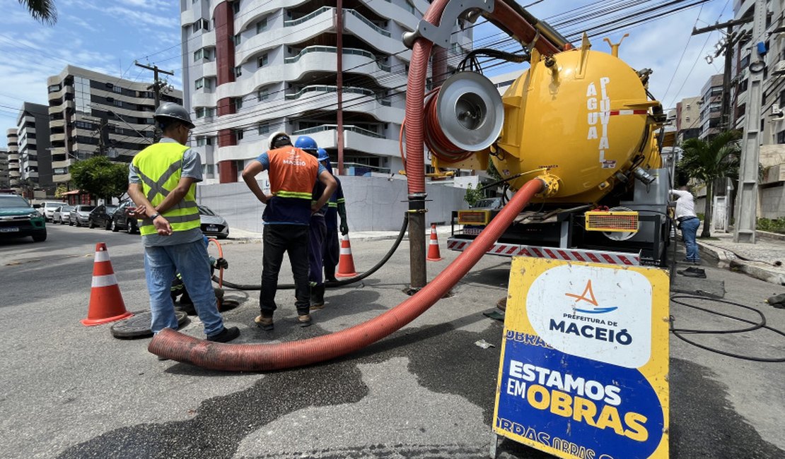 Fiscalização identifica mais dois pontos de esgoto irregular na Ponta Verde