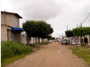 [Vídeo] Moradores denunciam abandono de obra de calçamento em Arapiraca