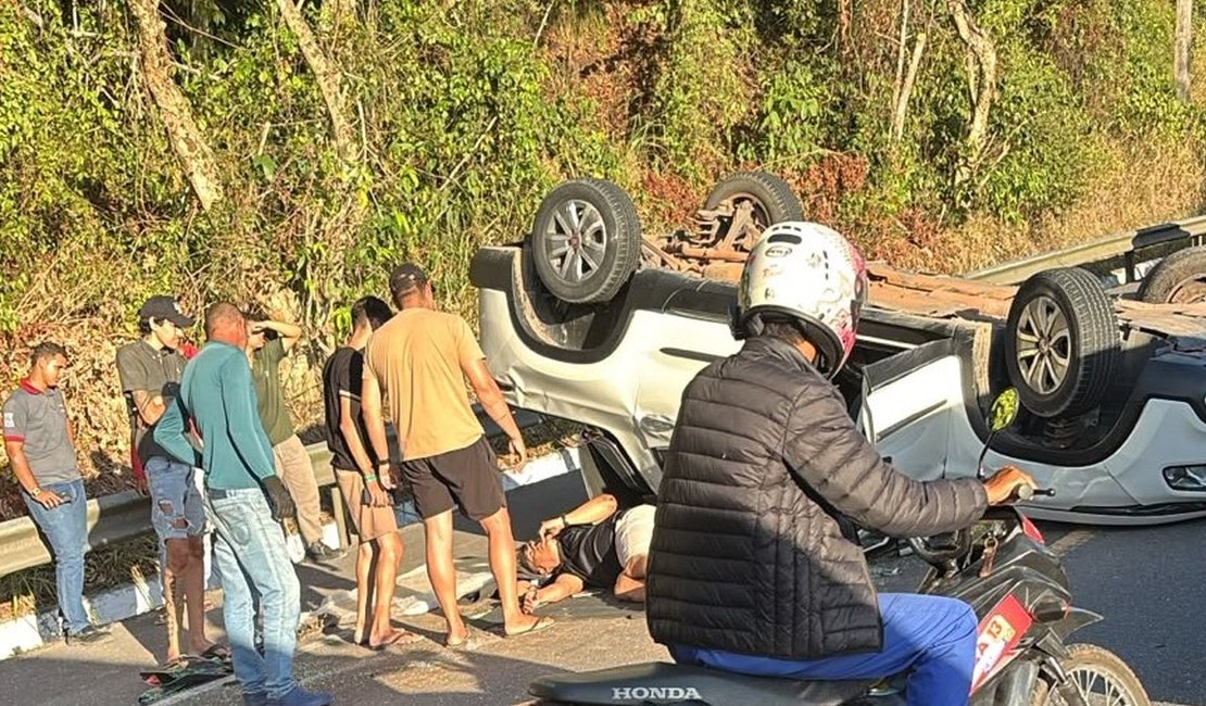Capotamento deixa uma pessoa ferida na Ladeira do Catolé, em Satuba