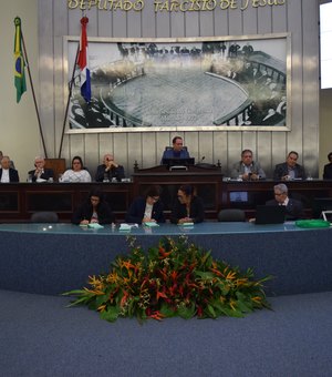 Sessão pública na ALE reúne os três bispos de Alagoas 