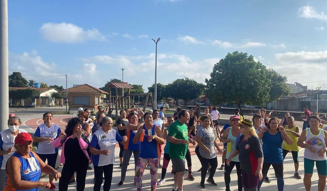 Vídeo de prefeito Luciano Barbosa dançando zumba com moradores do bairro Primavera viraliza na rede