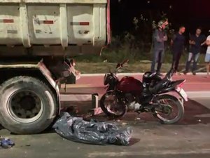 Motociclista morre após colidir em caminhão na Rota do Mar