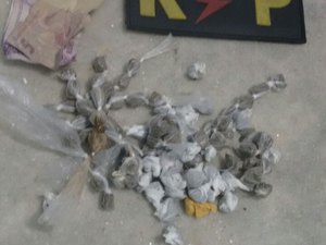 Após denúncia, mulheres são presas com drogas e armas em Maceió