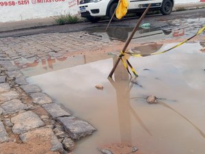 [Video] Buracos causam transtornos aos motoristas ﻿na Avenida Ventura de  Farias