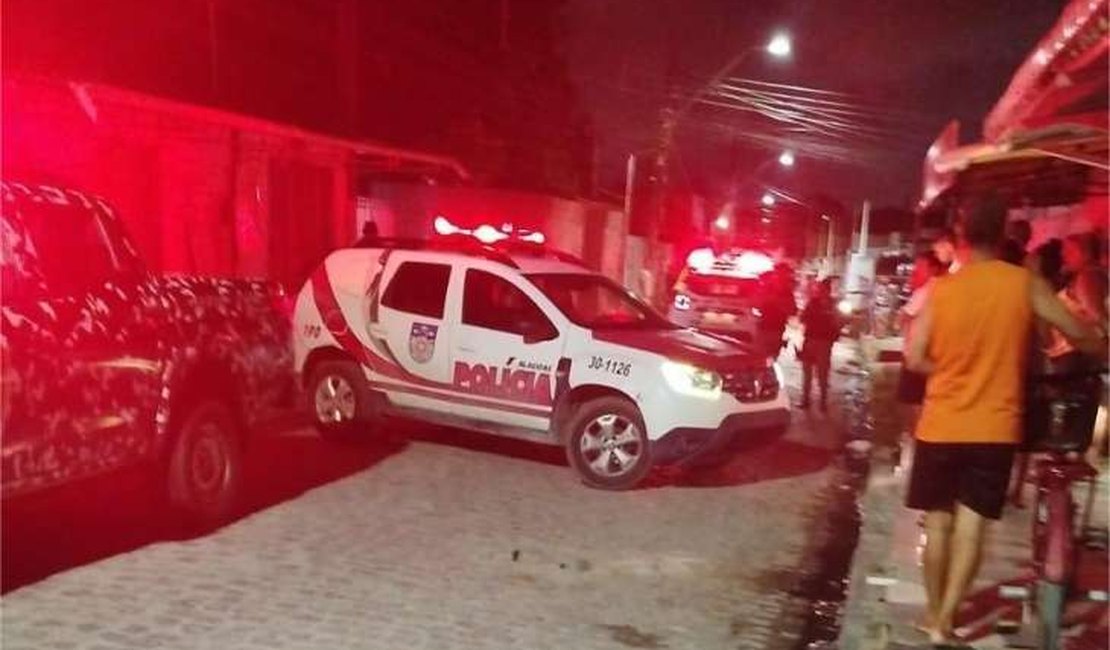 Homem é morto com tiros nas costas e suspeitos fogem a pé no município de Rio Largo