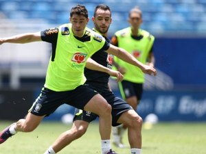 Brasil enfrenta Venezuela na terça; Willian substitui Neymar
