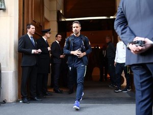 Com dores na coxa, Diego desfalca a Seleção Brasileira no amistoso contra o Japão