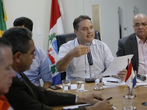 Governador pede união de prefeitos para recuperar cidades afetadas pelas chuvas