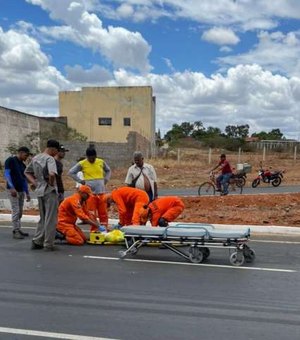 Mulher fica ferida após colisão entre carro e caminhão na AL-115, em Palmeira dos Índios