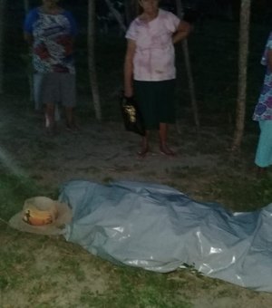 Corpo de idoso é encontrado em terreno no bairro Canafístula