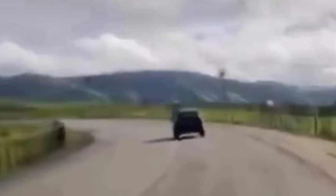 Motorista em zigue-zague colide frontalmente contra caminhão em Maribondo